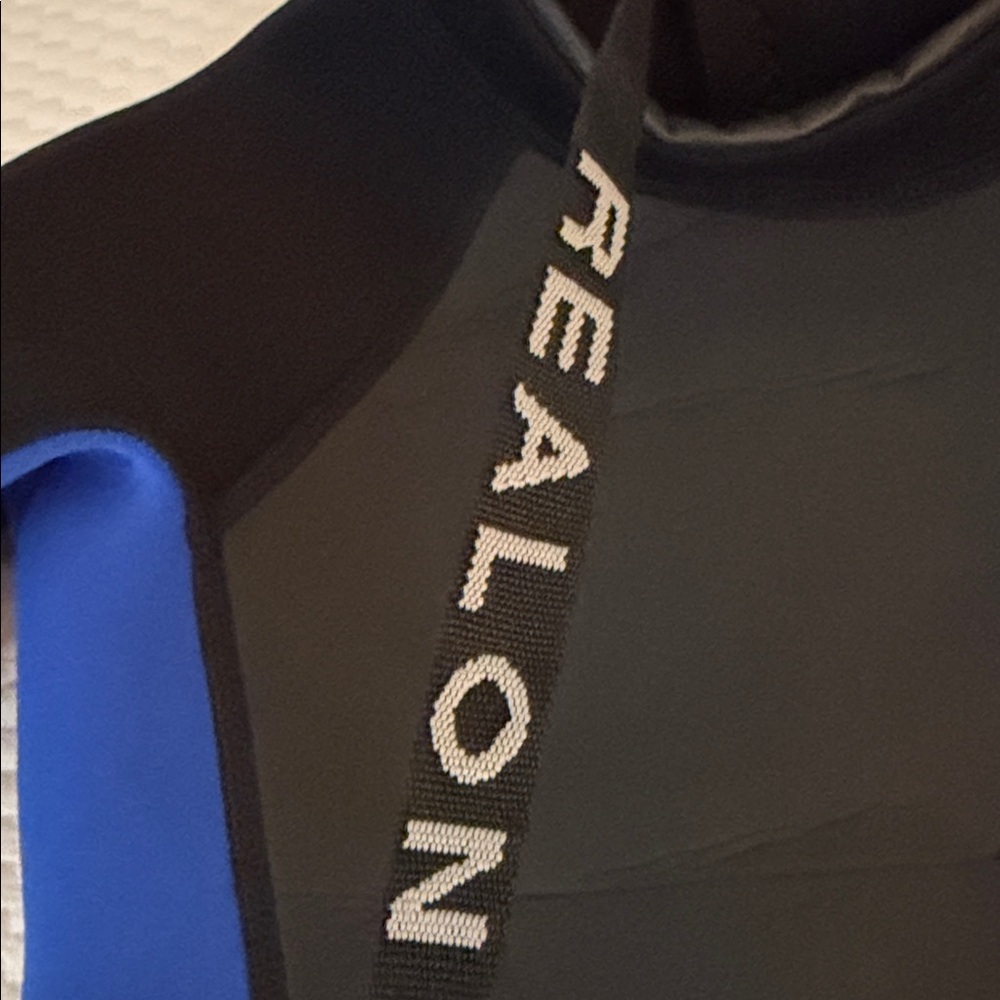 Kids Black and Blue wetsuit - Picture 2 of 4
